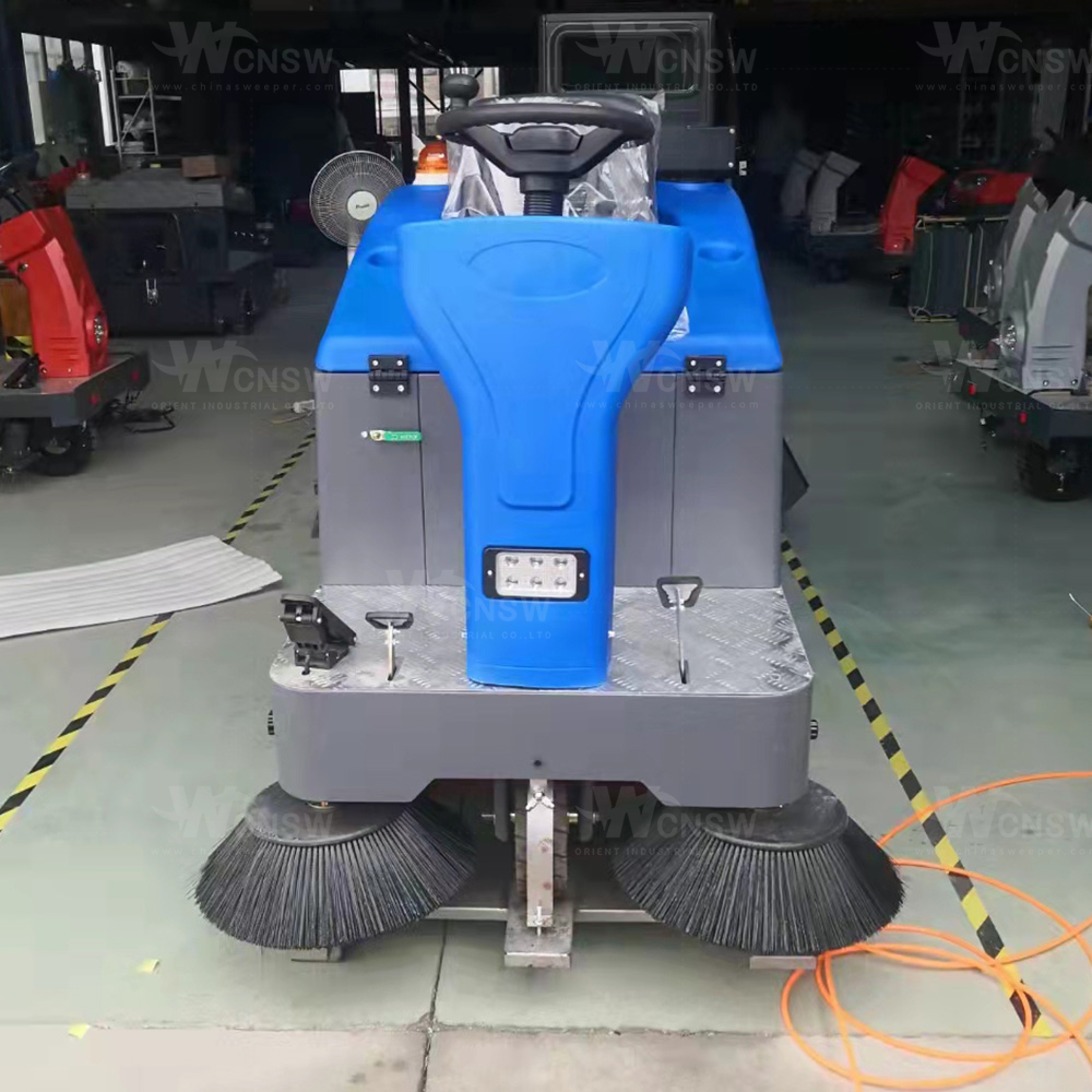 OR-C1250-Q 驾驶式电动扫地机